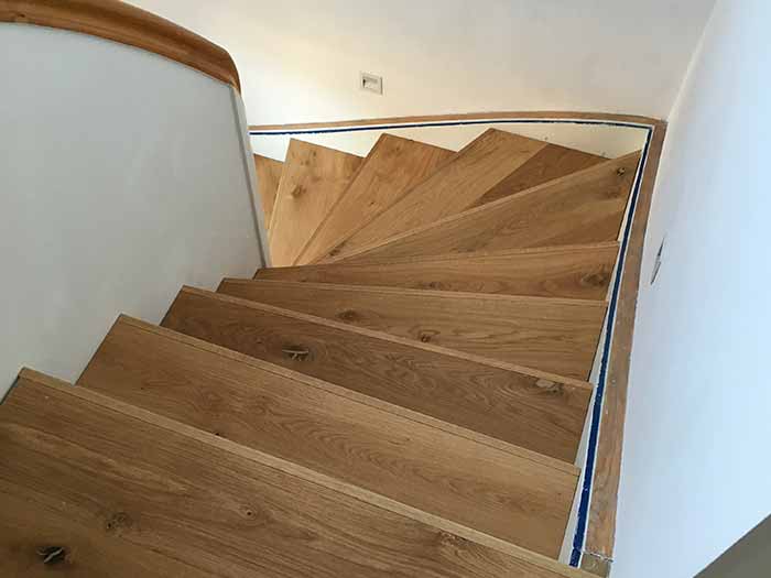 Treppen mit Holzdielen, Vinyl, Treppenrestauration